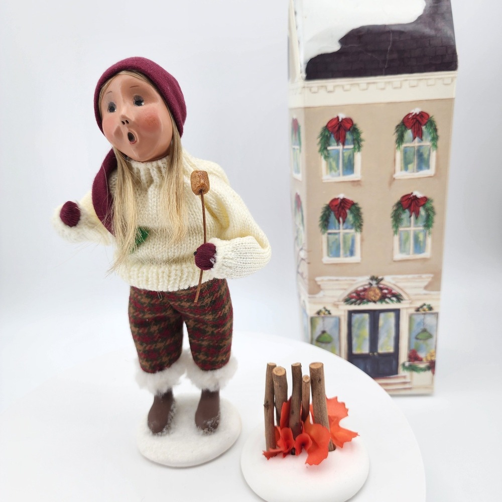 Byers Choice The Carolers Girl Roasting Marshmallow Figurine 2001 Red Signed